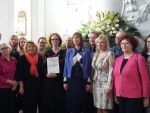 EFFE Label 2017-2018 - pärjatud festivalid ja Eesti Vabariigi president. EFFE Label 2017-2018 - pärjatud festivalid ja Eesti Vabariigi president.